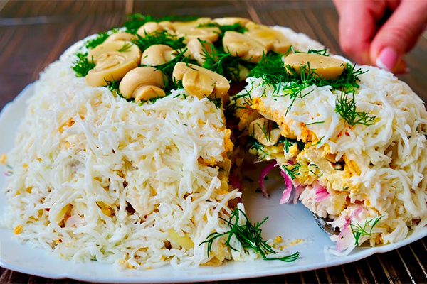 Новогодний рецепт: вкусный и красивый салат «Славяночка»