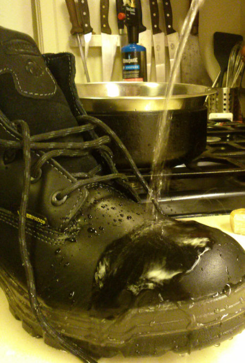 Как сделать ботинки действительно водонепроницаемыми