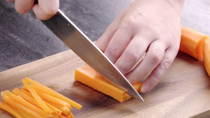 Нарезаем овощи правильно: 5 профессиональных советов для кухни