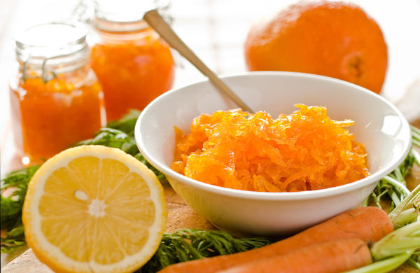 В самый простой джем из морковки добавляют только сахар и лимон