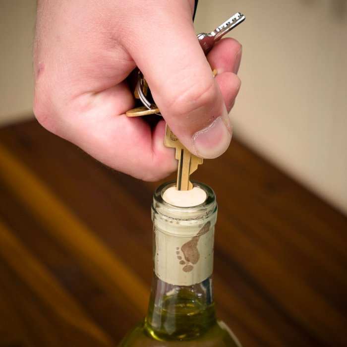 Метод для тех, кто всегда носит с собой ключи. /Фото: familyhandyman.com