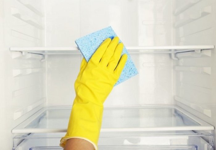 Как и чем мыть холодильник внутри и снаружи?