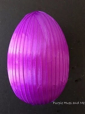 Декоративное пасхальное яйцо с цветами из лент