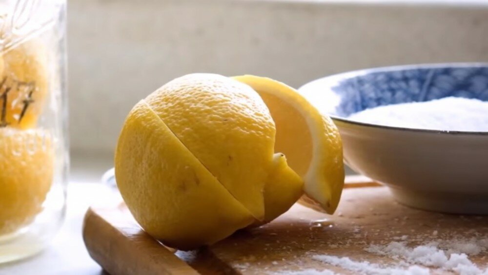 Старинная русская забава - соленый лимон