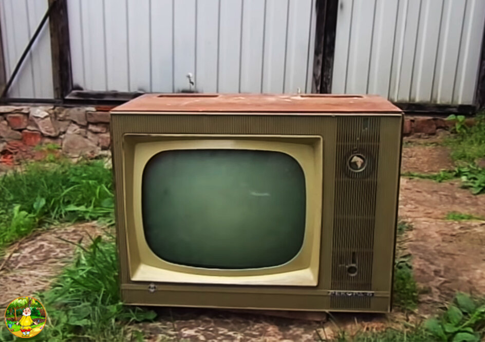 Вторая «жизнь» старому телевизору, который я нашел, разбирая хлам. Идеи, как можно отлично вписать его в интерьер
