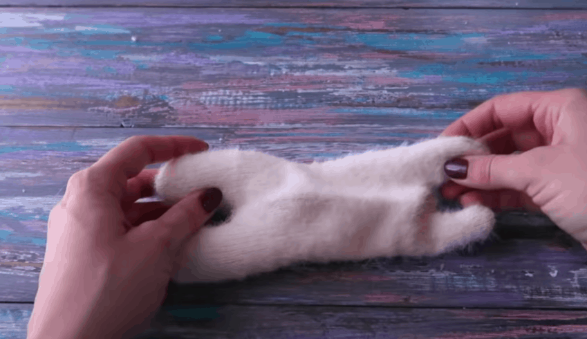 Очаровательные котята из обычных носков. Делаем безопасные игрушки для деток сами