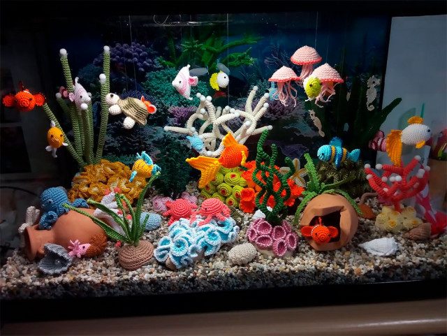 Красочный аквариум от любительницы вязания