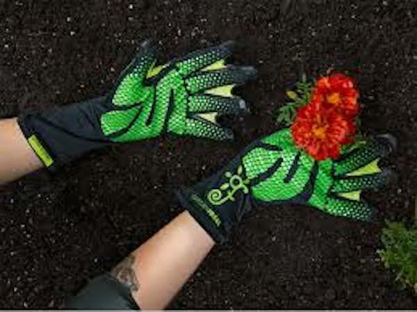 Необычные перчатки, которые здорово помогут в саду и огороде