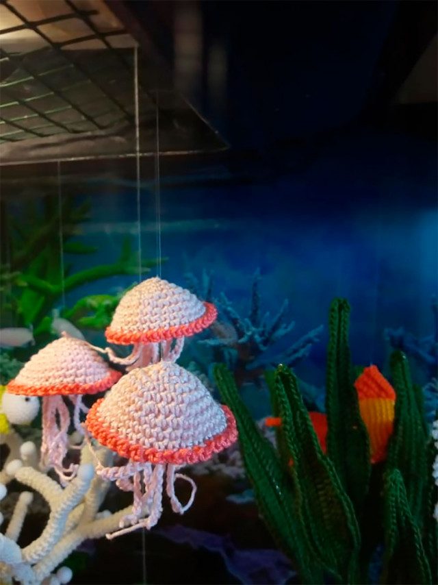 Красочный аквариум от любительницы вязания