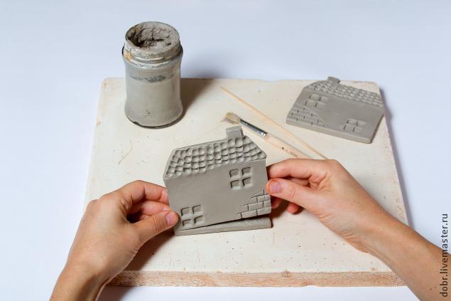 Создание керамической салфетницы Старый домик