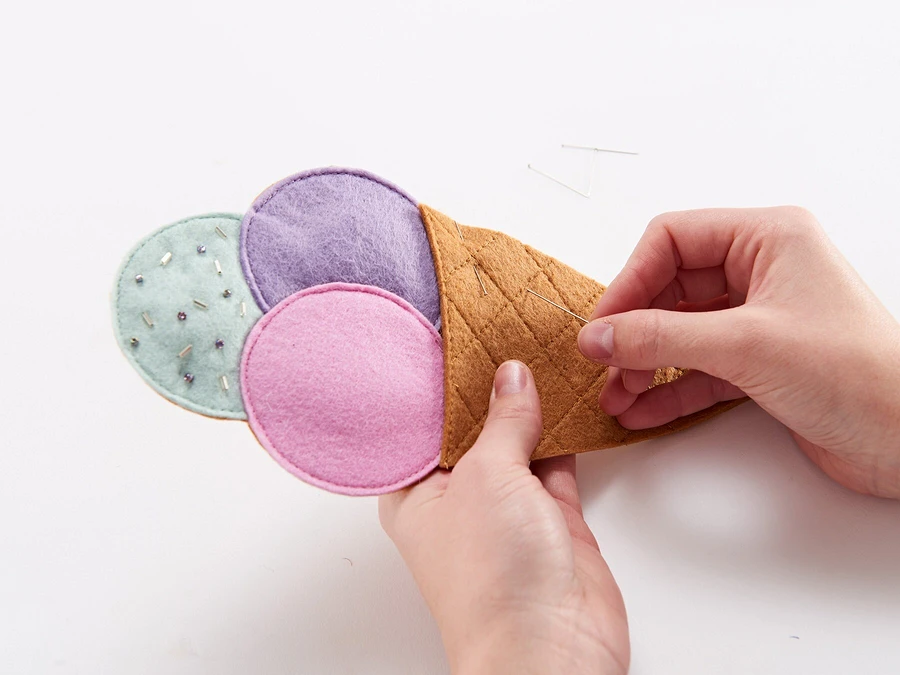 Мини-формат: чехол-мороженое для маленьких ножниц
