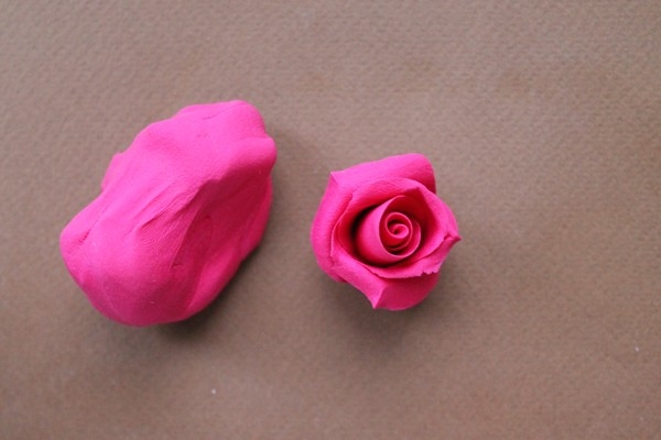 Лепка цветов из полимерной глины: делаем сердце из роз (1/2)