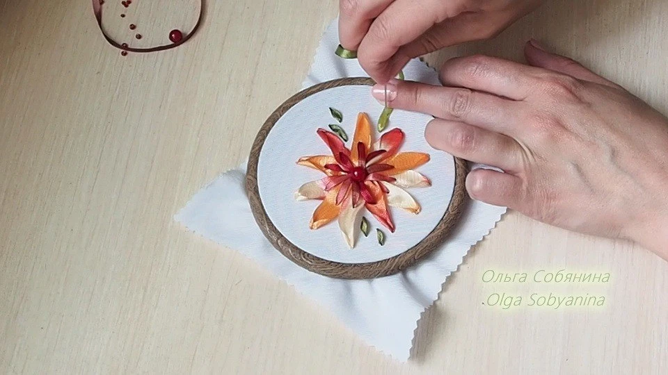 Солнечный цветок: мастер-класс по вышивке лентами