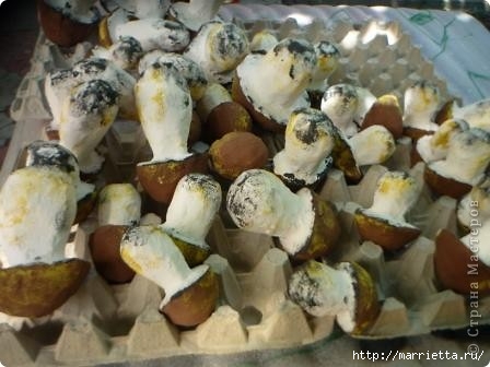 Как сделать грибочки из пенопласта и монтажной пены