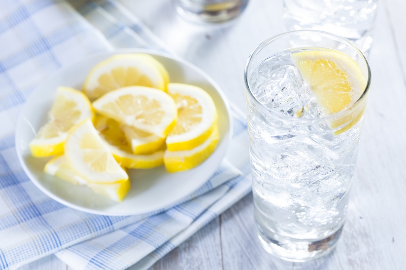 «Пей теплую воду с лимоном натощак, но! Не допускай этой губительной ошибки, ее делают многие пьющие…».