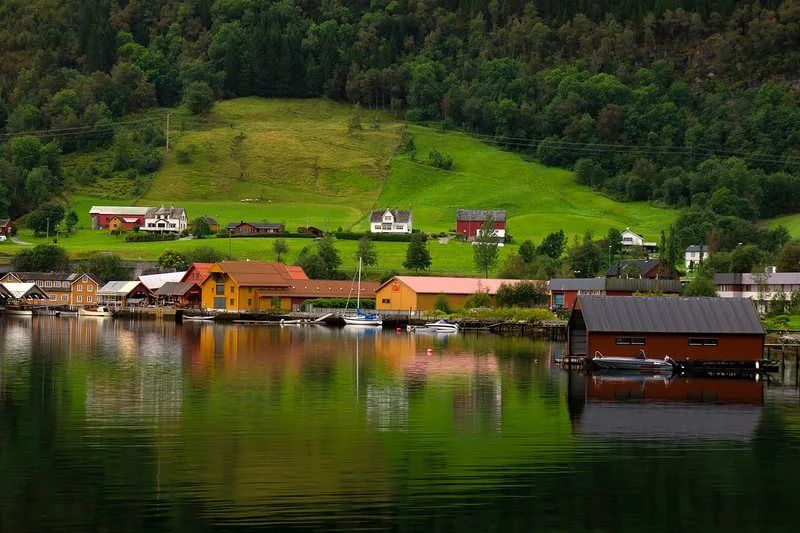 Красота норвежского Хардангера, воплощенная в вышивке