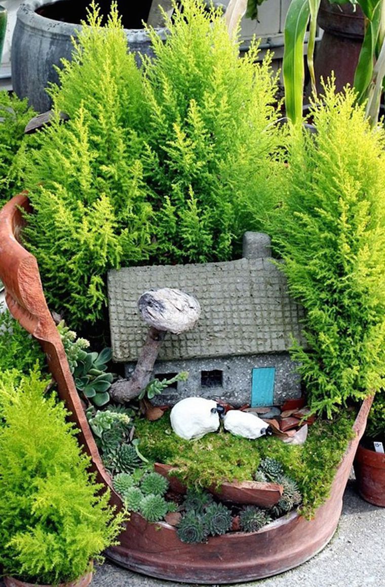 Миниатюрный сад на окошке