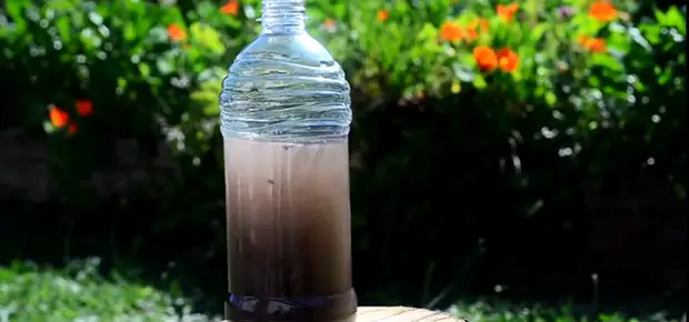 Как при помощи бутылок очистить мутную воду до кристальной чистоты