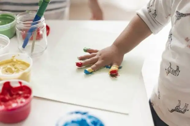 Как научить ребенка рисовать при помощи его ладоней: ТОП-4 фигуры