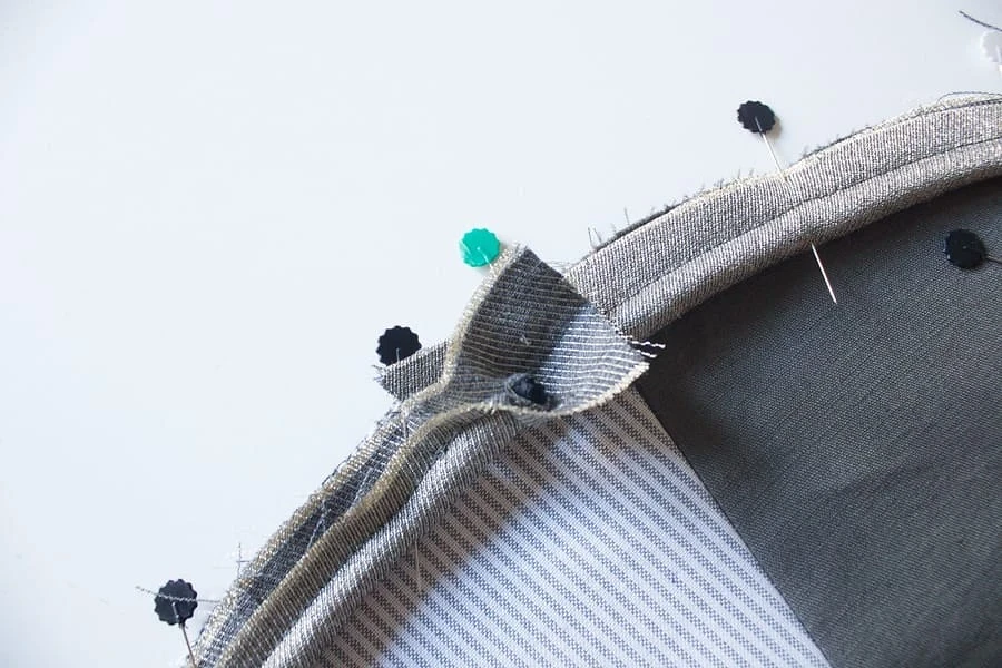 Утилизация остатков ткани: лоскутный пуф в форме цилиндра