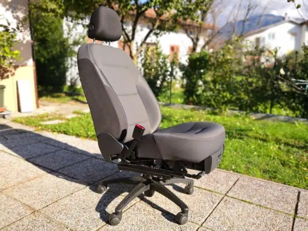 Переделываем автомобильное сиденье в комфортное компьютерное кресло