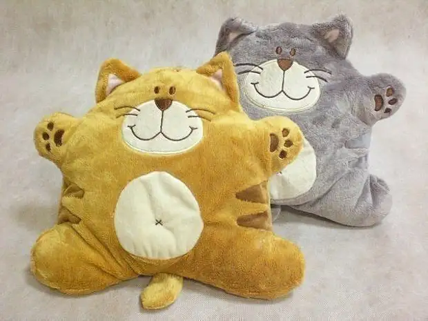 Декоративные подушки-коты