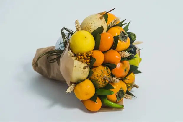 Как сделать оригинальный подарок — съедобный букет из фруктов