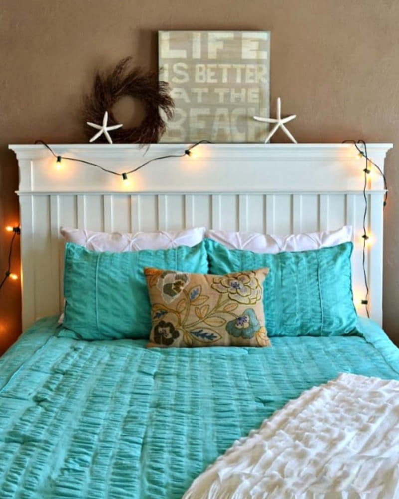 https://prolife.ru.com/wp-content/uploads/2019/10/Christmas-Bedroom-Decorating-Ideas-27-1-Kindesign-1-799x1000.jpg