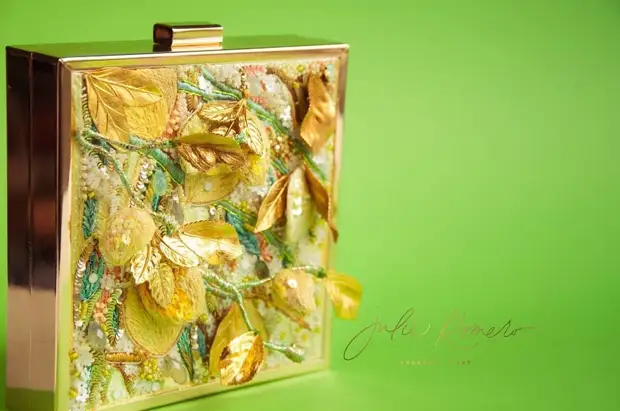 Вышитая сумочка Flor de Mango от Julie Romero