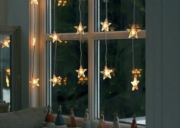 Праздничное настроение: как украсить окна на Новый год