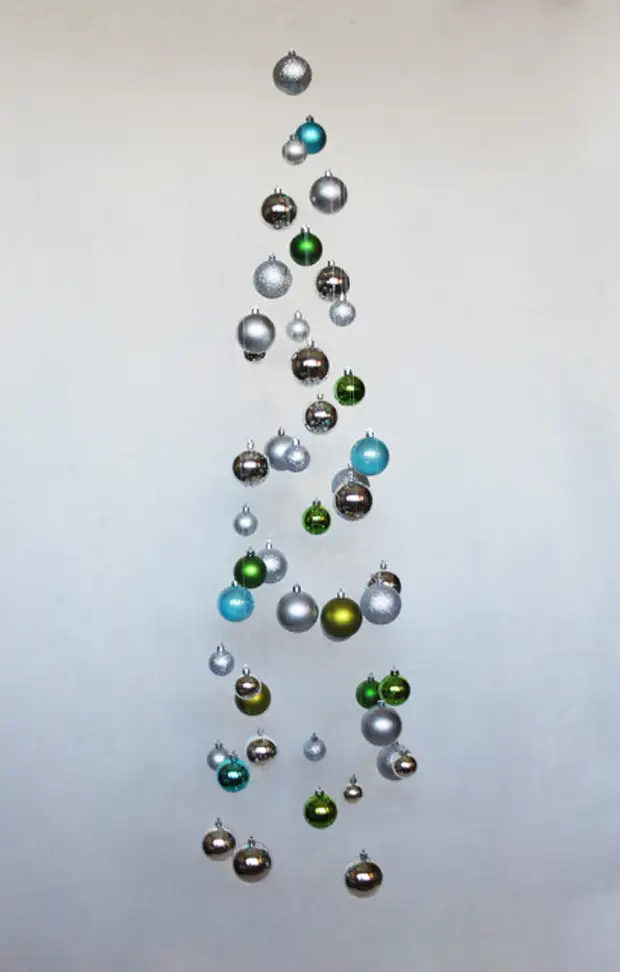 DIY: Воздушная ёлка из новогодних шариков