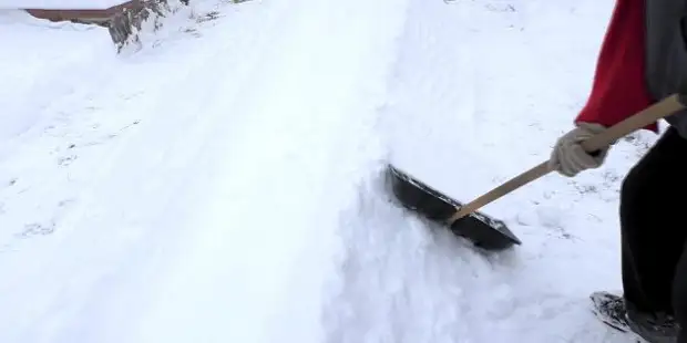 Как сделать горку из снега своими руками