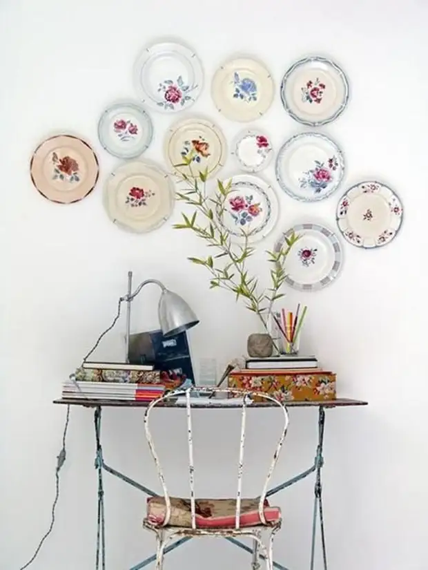 Тарелки на стенах: 17 идей декора