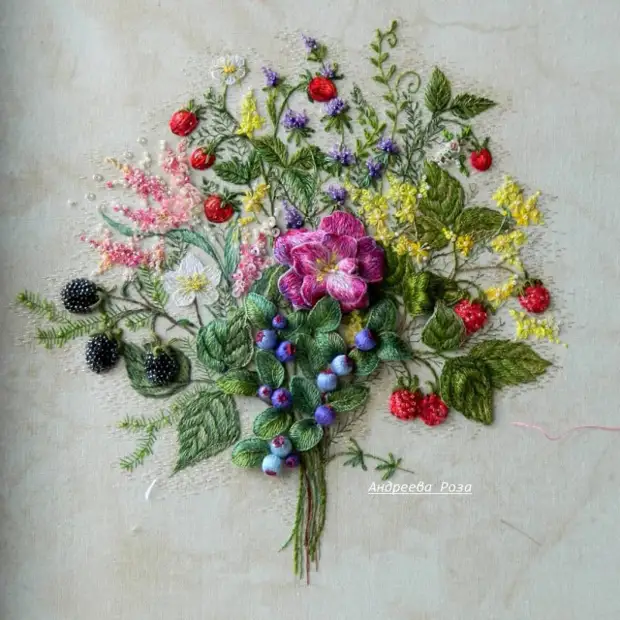 Очаровательная цветочная вышивка Розы Андреевой