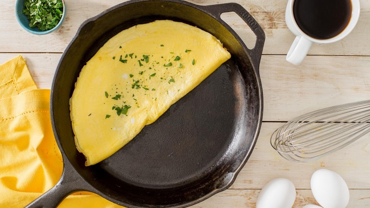 https://media.eggs.ca/assets/RecipePhotos/_resampled/FillWyIxMjgwIiwiNzIwIl0/Basic-Omelette-CMS.jpg