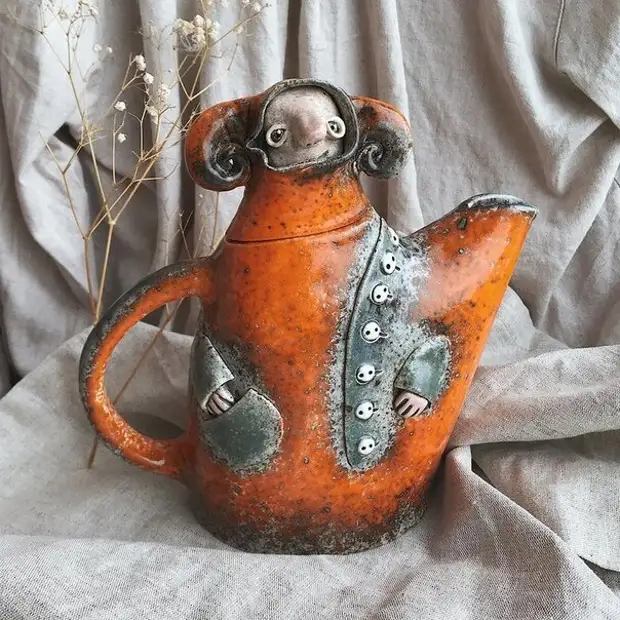 Будоражащая воображение керамика мастерицы из Уфы (сложно поверить, что это - чайники и вазы)