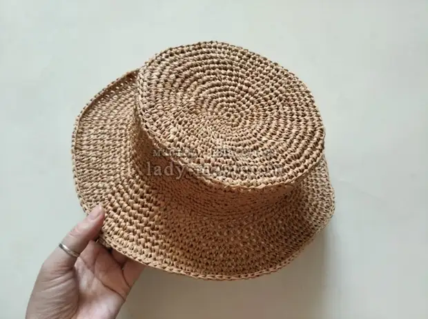 Модная летняя шляпка крючком