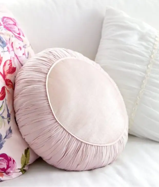 Как сшить круглую подушку своими руками: фото, выкройки и пошаговая инструкция работы