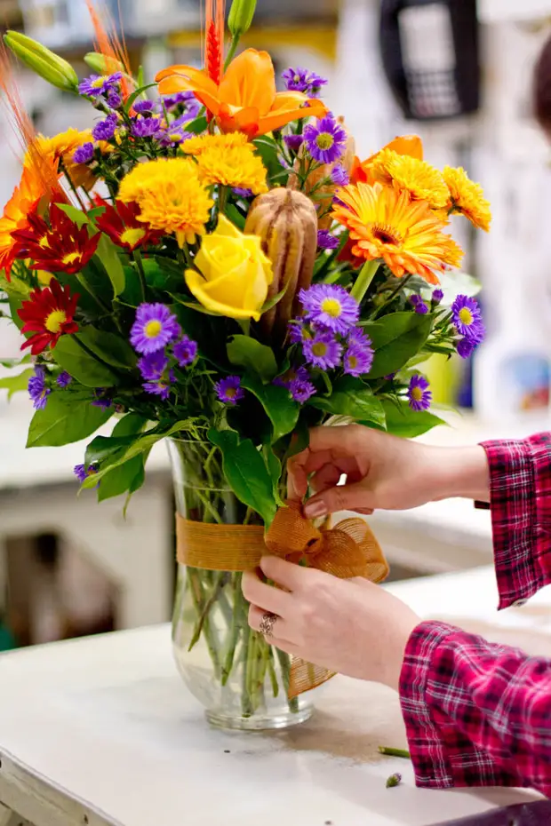 Как сделать букет из цветов своими руками как настоящий флорист