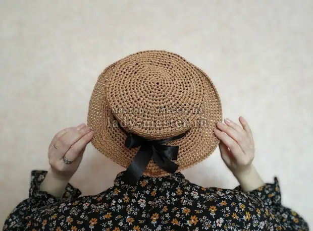 Модная летняя шляпка крючком