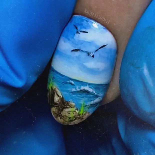 Художница создает картины на ногтях – их впору выставлять в галерее