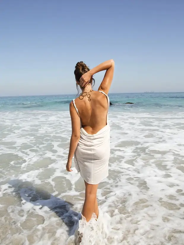 Пляжное платье с открытой спиной без выкройки