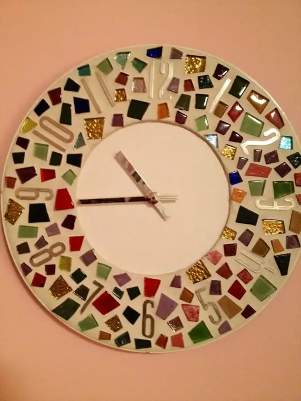 Часы с элементами мозаики
